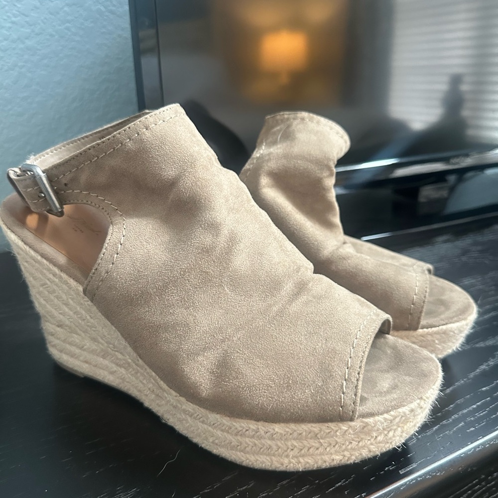 Universal Thread Beige Wedge Sandals
